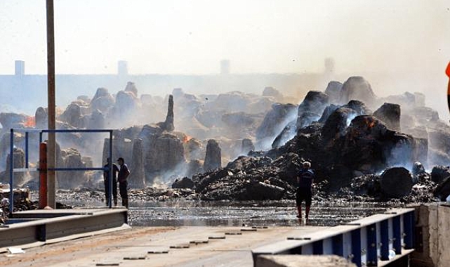 Kağıt fabrikasındaki yangında soğutma çalışmaları sürüyor
