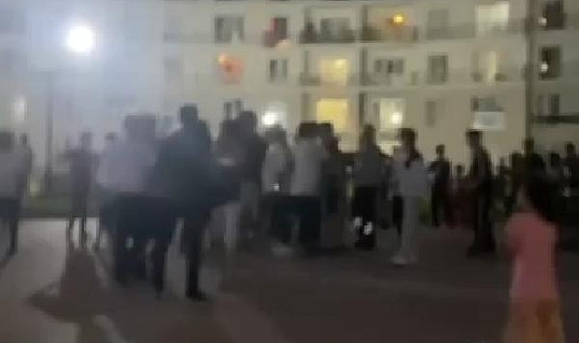 Kavgayı ayırmaya gelen güvenliklere de saldırdılar
