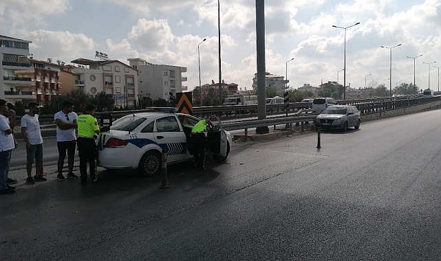 Kaza yapan motosiklete çarpmamak istedi, çelik bariyerlere çarptı
