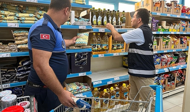 Kemer'de zabıtadan marketlerde denetim