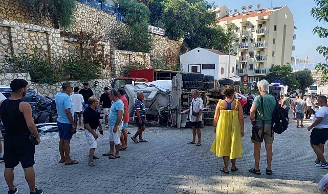 Kontrolden çıkan beton mikseri ortalığı savaş alanına çevirdi