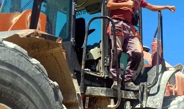 Kullandığı kepçeden düşüp, ölmüş