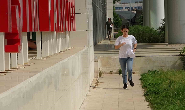 Lisansüstü eğitimi almak isteyenler sınava yetişmek için zamanla yarıştı