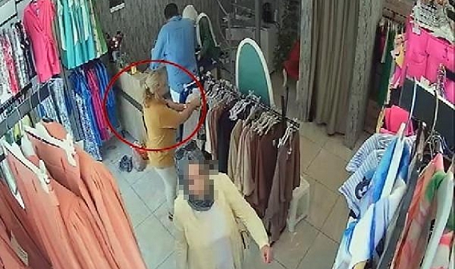 Mağazada elbise hırsızlığı kamerada