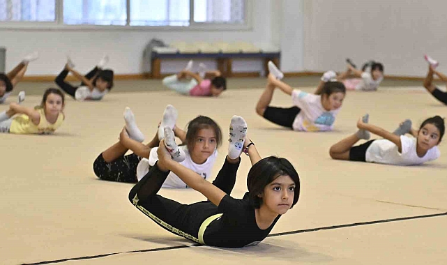 Muratpaşa'da yaz dönemi spor okulları cimnastik programına yoğun ilgi