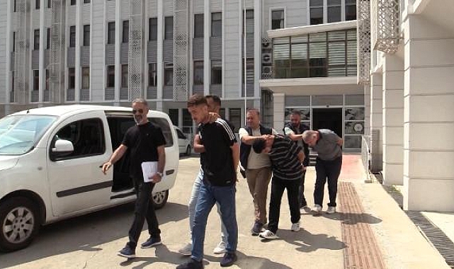 Mutfak penceresinden girdikleri ofisten 600 bin lira değerinde elektronik eşya çaldılar