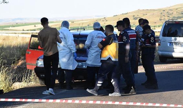 Otomobilde bulunan cesetlerin sırrı araştırılıyor