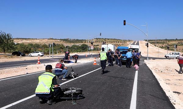 Otomobilin çarptığı motosikletin sürücüsü öldü