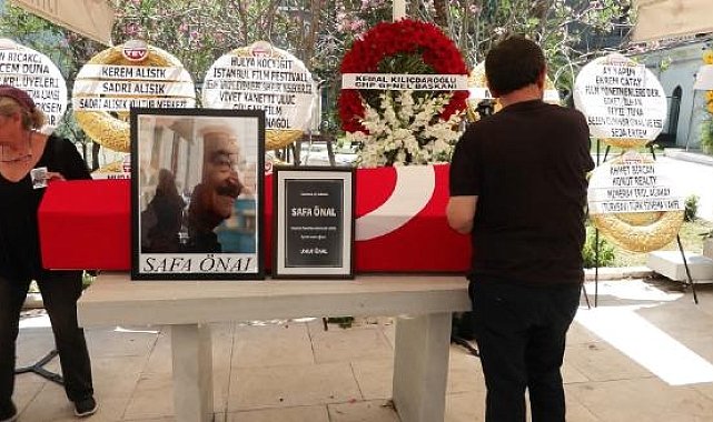 Senarist Safa Önal son yolculuğuna uğurlandı