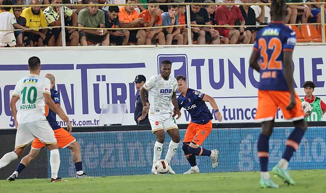Trendyol Süper Lig: Alanyaspor: 2 - Başakşehir: 0; İkinci yarı detayları