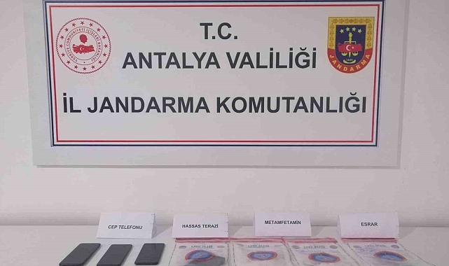 650 gram metamfetamin, 13 gram esrar ele geçirildi