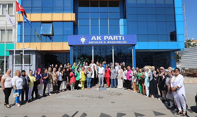Ak Parti kadın kollarında devir teslim