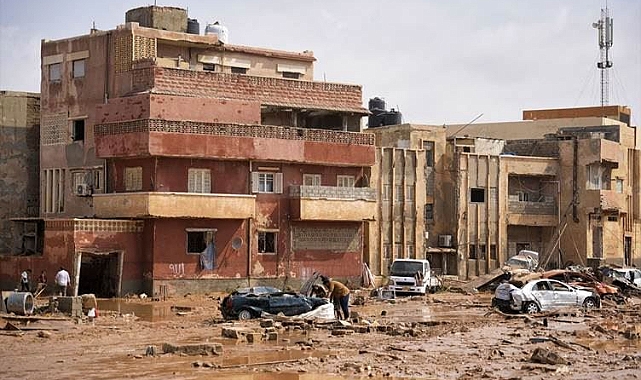 Akdeniz kasırgası Antalya'dan vazgeçti, Libya'yı vurdu