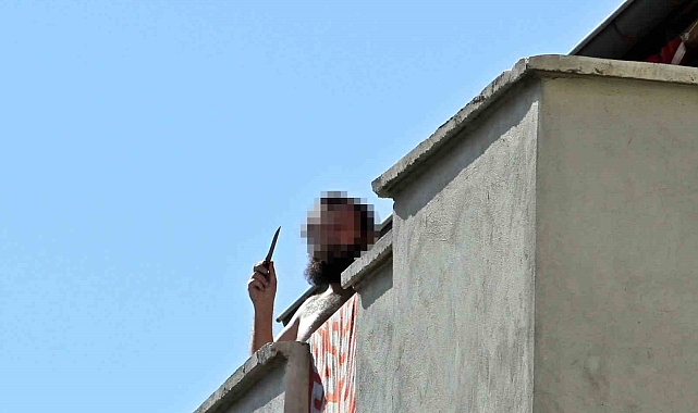 Annesini rehin alan ve bacağından vurularak etkisiz hale getirilen adam hastanede hayatını kaybetti