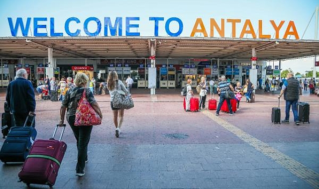 Antalya 8 ayda 10 milyonu aşkın turist ağırladı