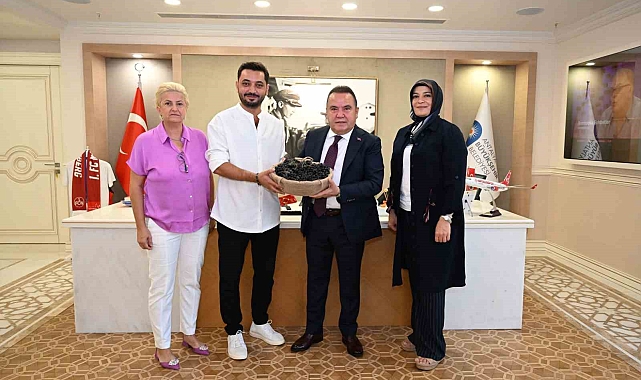 Antalya Büyükşehir destekledi genç çiftçiler üretti