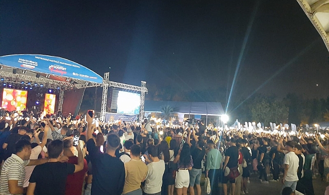 Antalya'da Melek Mosso'ya büyük ilgi