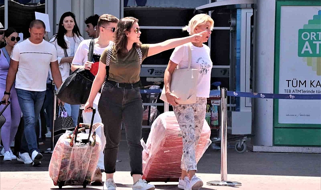 Antalya turizmde rekor kırmaya devam ediyor