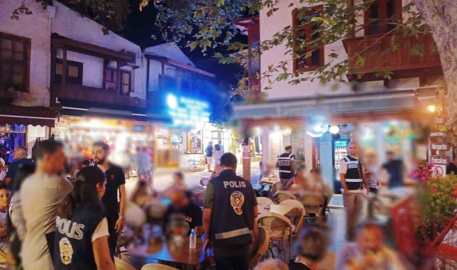 Antalya'da 101 ekip, 423 polisle 'Huzur Antalya-12' uygulaması
