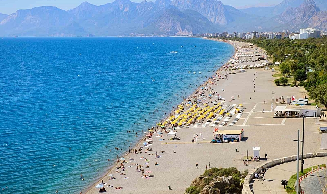 Antalya'da Eylül sıcakları: Termometreler 38 dereceyi gördü