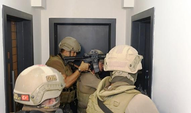 Antalya'da rezidansta ele geçirilen 62 kilo eroine 2 tutuklama