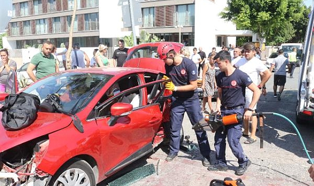 Antalyasporlu Naldo'nun ailesi Antalya'da kaza geçirdi: 1'i ağır, 5 yaralı