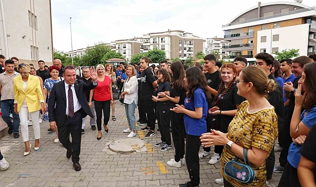 Başkan Böcek yeni eğitim öğretim yılını öğrencilerle karşıladı