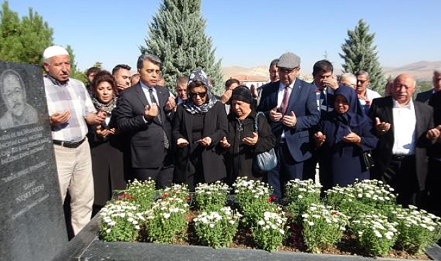 'Bozkırın Tezenesi' mezarı başında anıldı