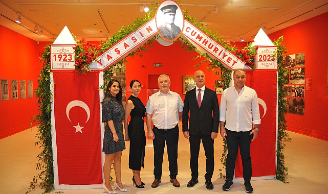 Cumhuriyetin 100. yıl coşkusu sanatla başladı