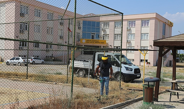 Döşemealtı Belediyesi'nden okul bahçelerine bakım