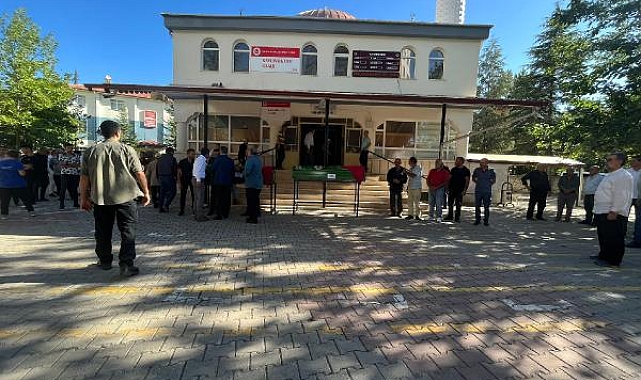 Eşi tarafından öldürülen kadının tabutuna 'kızlık soyadı' yazıldı