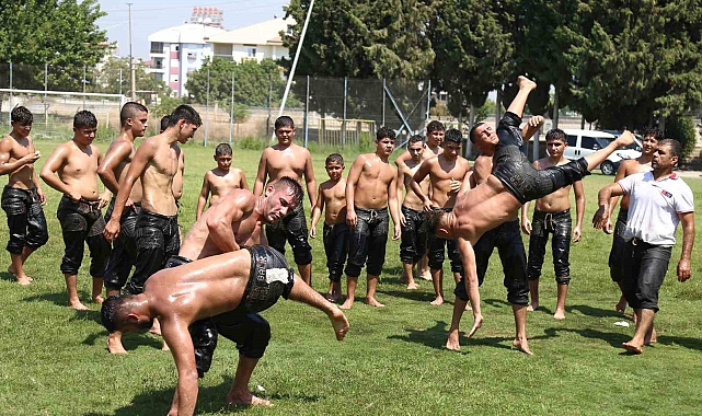 Geleceğin başpehlivanları Döşemealtı'nda yetişiyor