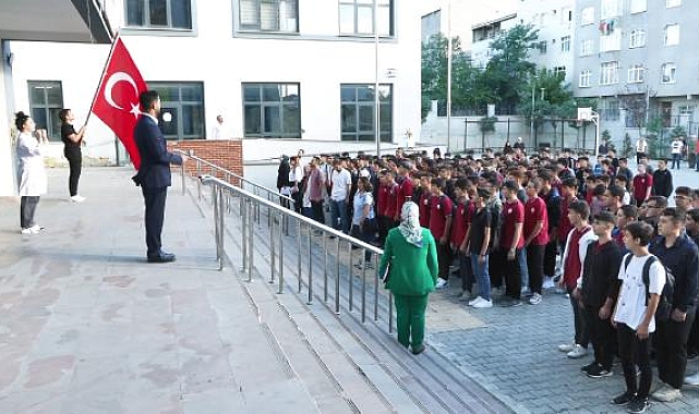 İlk ders zili çaldı
