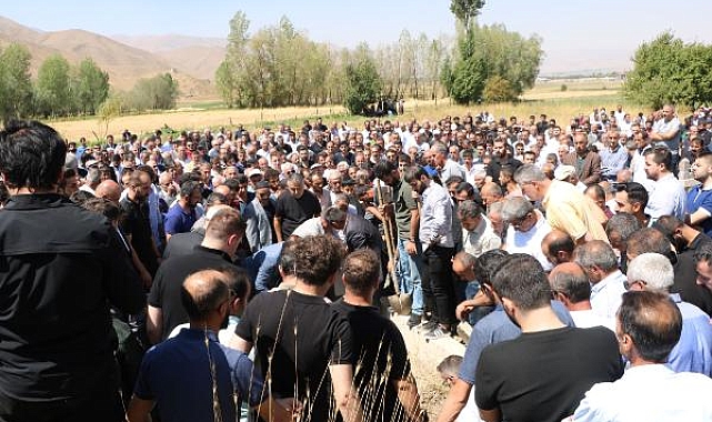 İstanbul'da marketteki bıçaklı saldırıda ölen Aydın, Hakkari'de defnedildi