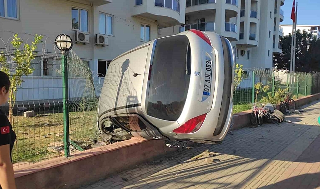 Kaza yapan sürücü aracını bırakıp kaçtı !