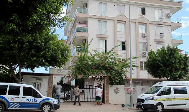 Kazakistan uyruklu 9 aylık hamile kadın evinde ölü bulundu