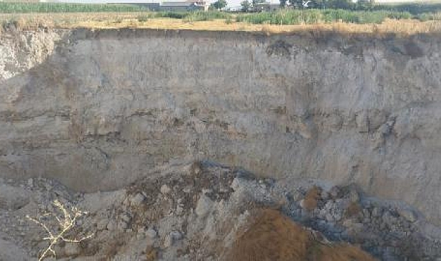 Konya'da 40 metre derinliğinde obruk oluştu
