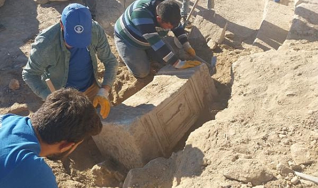 Konya'daki antik kentte 800 yıllık sunak bulundu