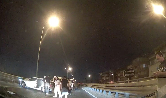 Köprülü kavşakta 3 araçlı zincirleme kaza: 3 yaralı