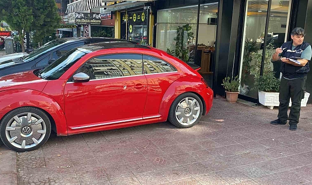 Magandaların silahından çıkan saçmalar otomobillere isabet etti