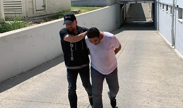 Minibüsteki mobilyaların içinden 58 kilo esrar çıktı