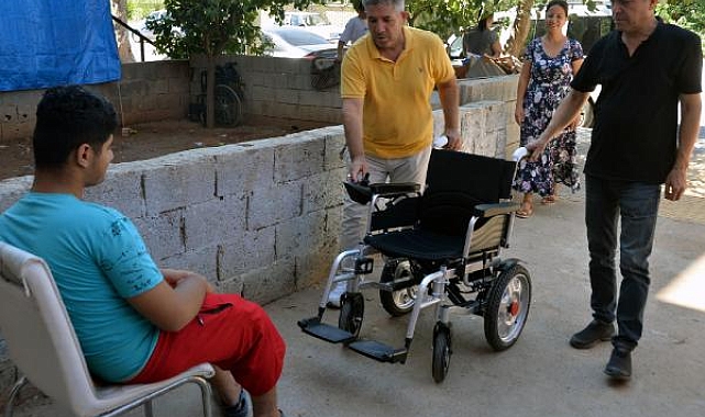 Mustafa'ya çalınan akülü sandalyesinin yerine yenisi verildi