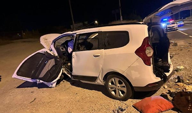 Otomobil bente çarptı: 2 ölü, 2 yaralı