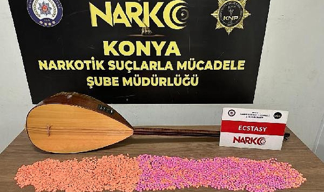 Otomobildeki bağlamadan 2 bin 600 uyuşturucu hap çıktı, sürücü tutuklandı