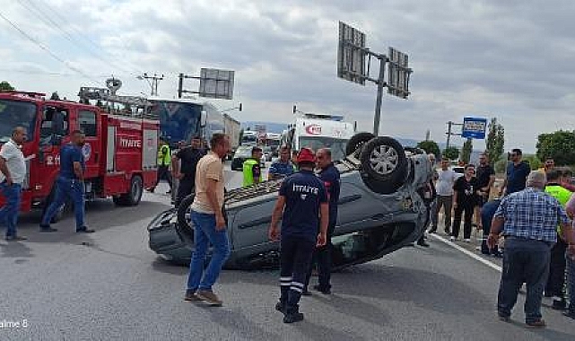 Otomobille hafif ticari araç çarpıştı; 1 çocuk öldü, 8 kişi yaralandı