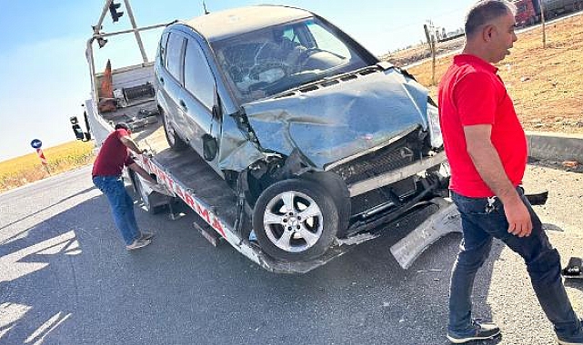 Otomobille hafif ticari araç çarpıştı: 6 yaralı