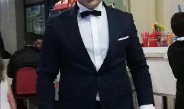 Patronunu otomobilde boğazını keserek öldürdükten sonra, sevgilisinin evine gitmiş !