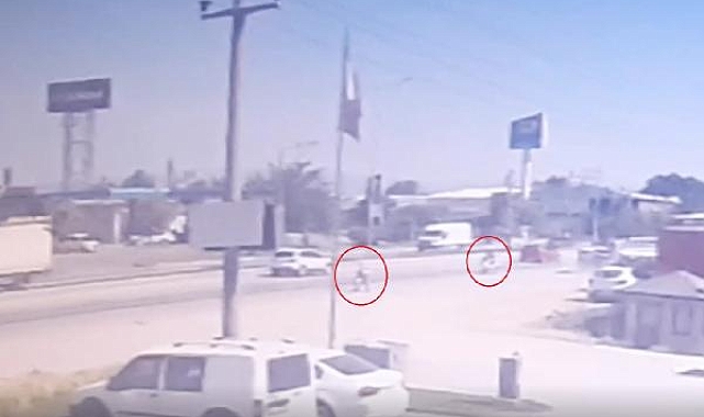Yol kenarında ters yönde ilerleyen motosiklet, yayaya çarptı
