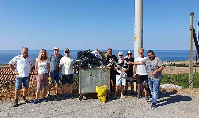 Alman turistler ve yerleşik Almanlar Gazipaşa'da çöp topladı