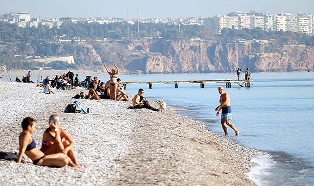 Antalya’da deniz mevsimi bitmeyecek